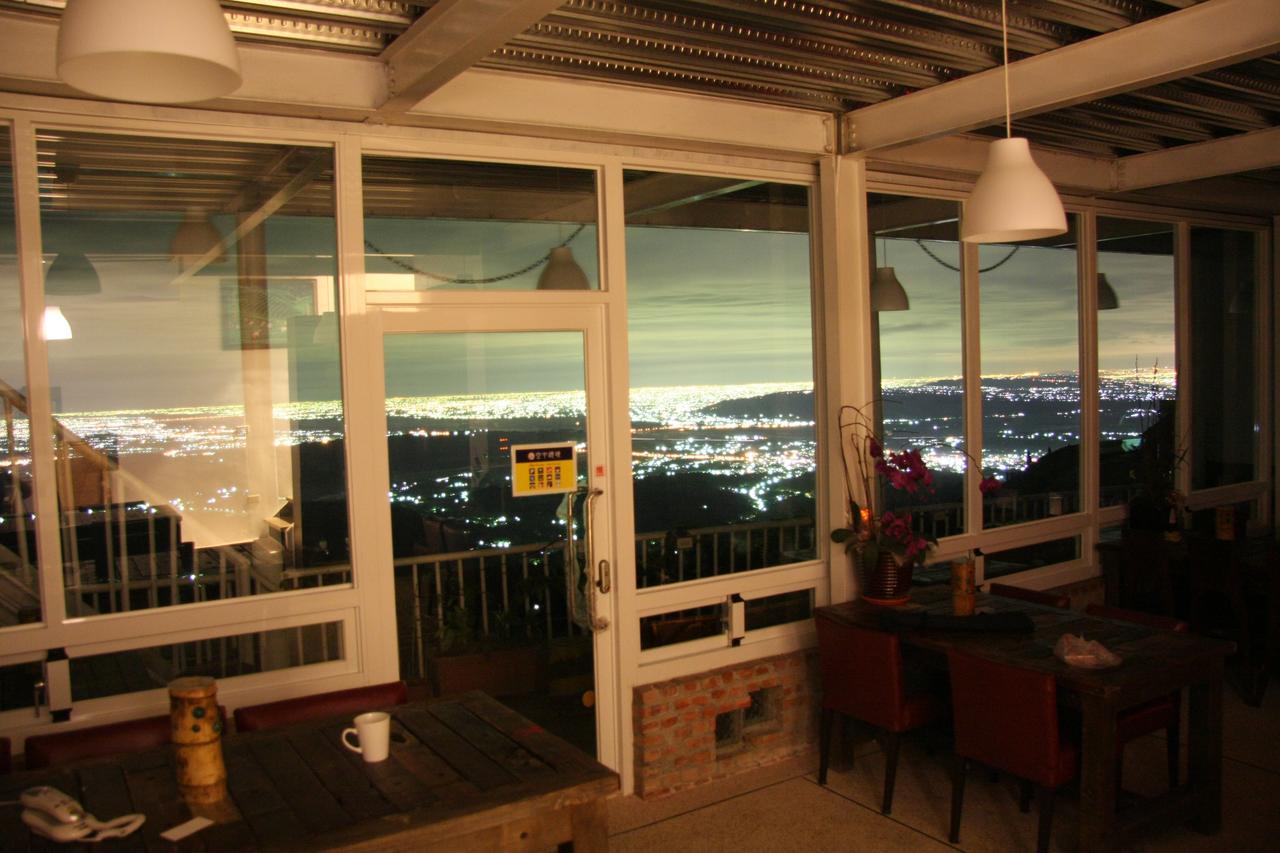 Sky Lounge B&B Zhushan Exterior foto